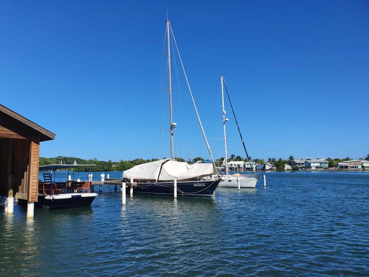Hotel And Dive Center Roatan Yacht Club French Harbour Exterior photo