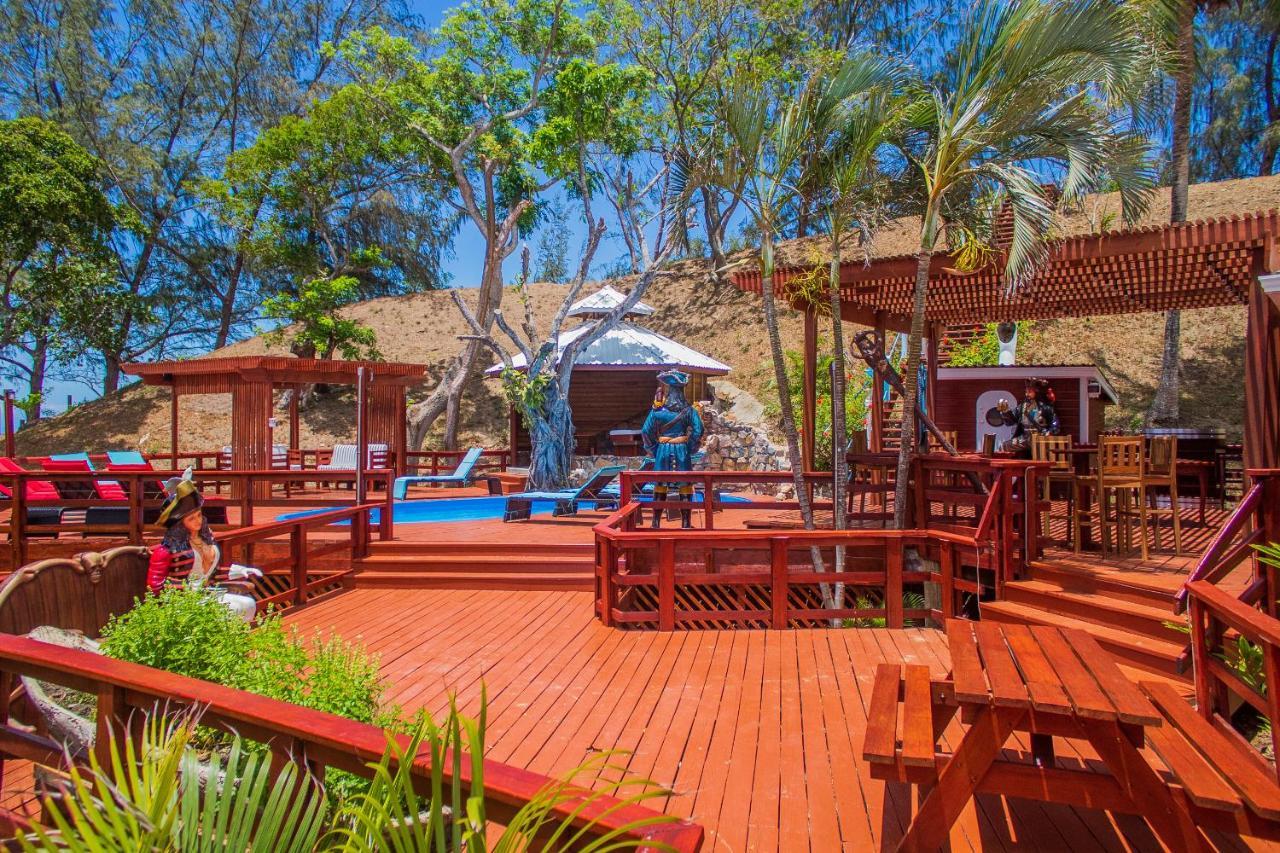 Hotel And Dive Center Roatan Yacht Club French Harbour Exterior photo