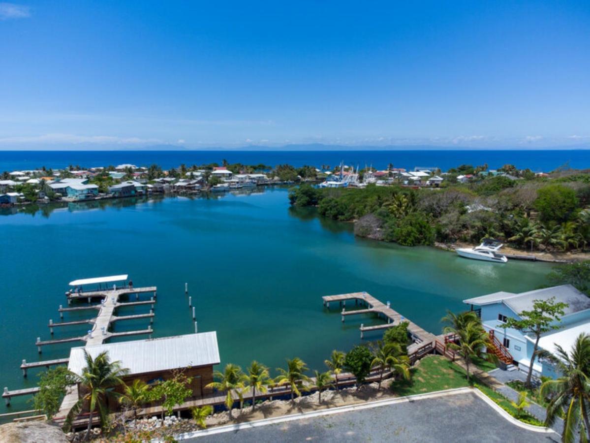 Hotel And Dive Center Roatan Yacht Club French Harbour Exterior photo