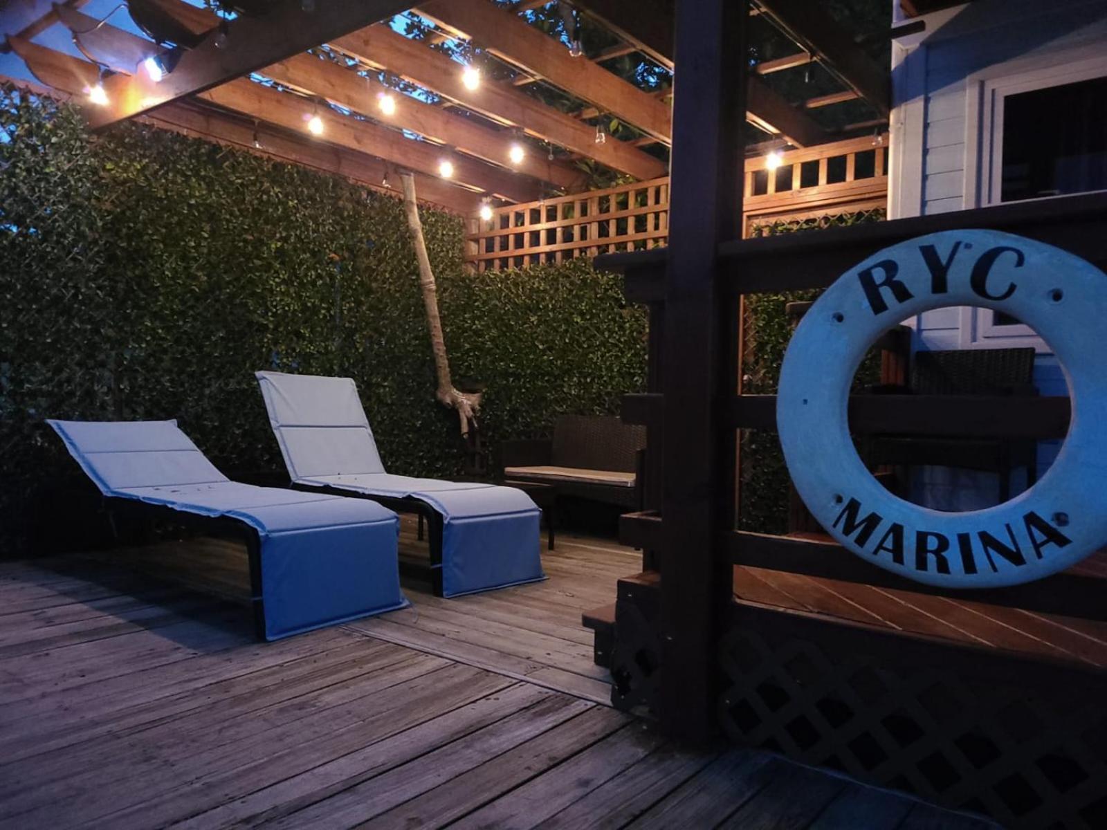 Hotel And Dive Center Roatan Yacht Club French Harbour Exterior photo